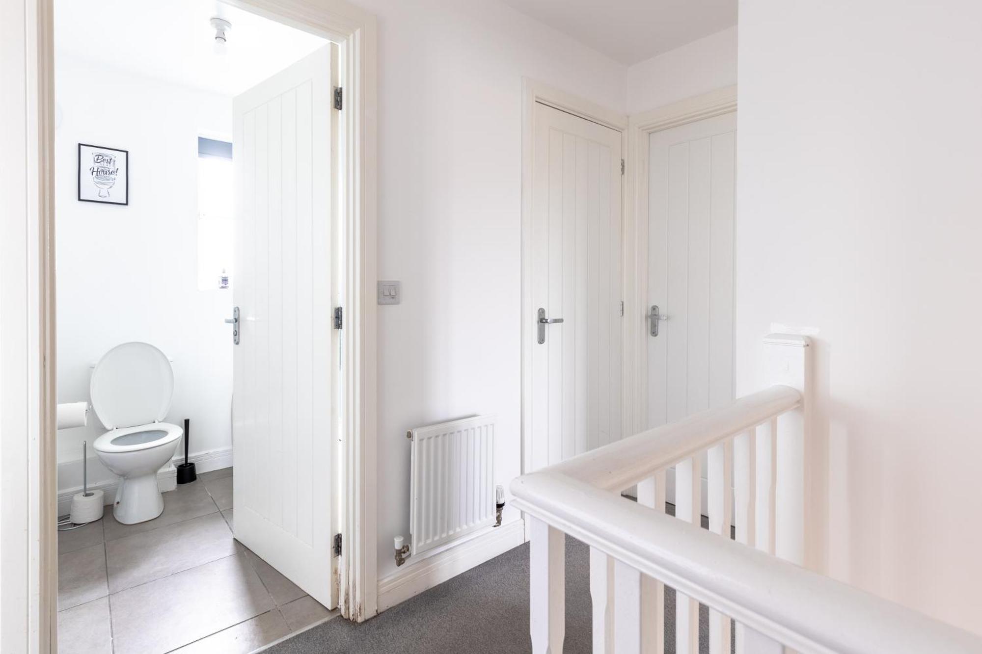 Spacious 4-Bedroom Home Near City Centre With Parking Nottingham Exterior photo