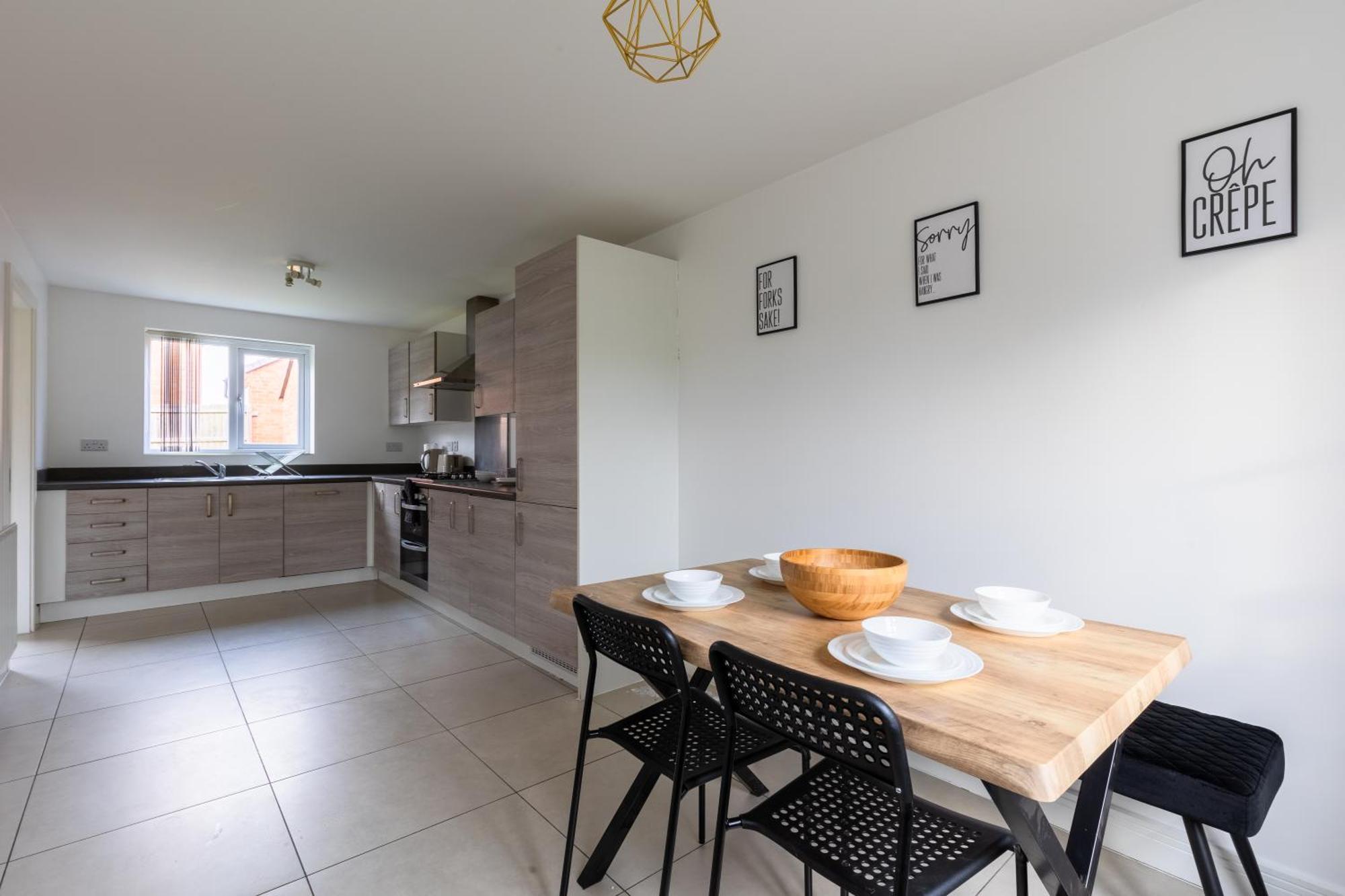 Spacious 4-Bedroom Home Near City Centre With Parking Nottingham Exterior photo