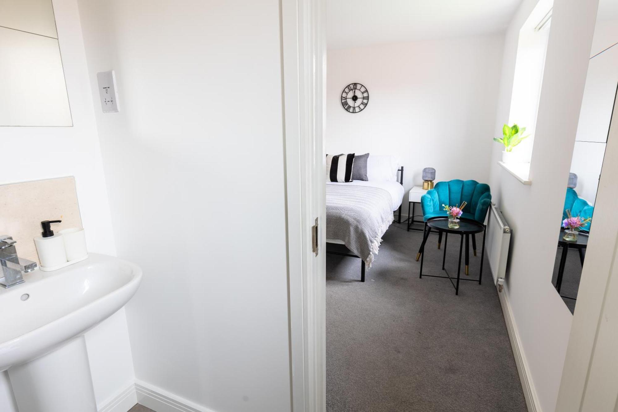 Spacious 4-Bedroom Home Near City Centre With Parking Nottingham Exterior photo