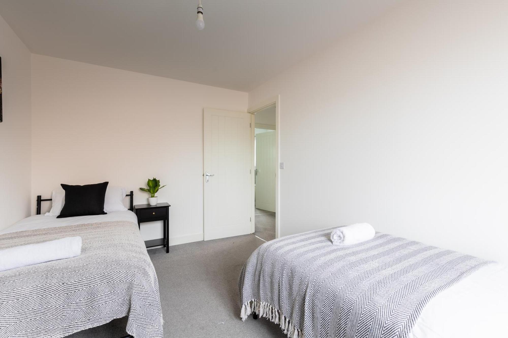 Spacious 4-Bedroom Home Near City Centre With Parking Nottingham Exterior photo