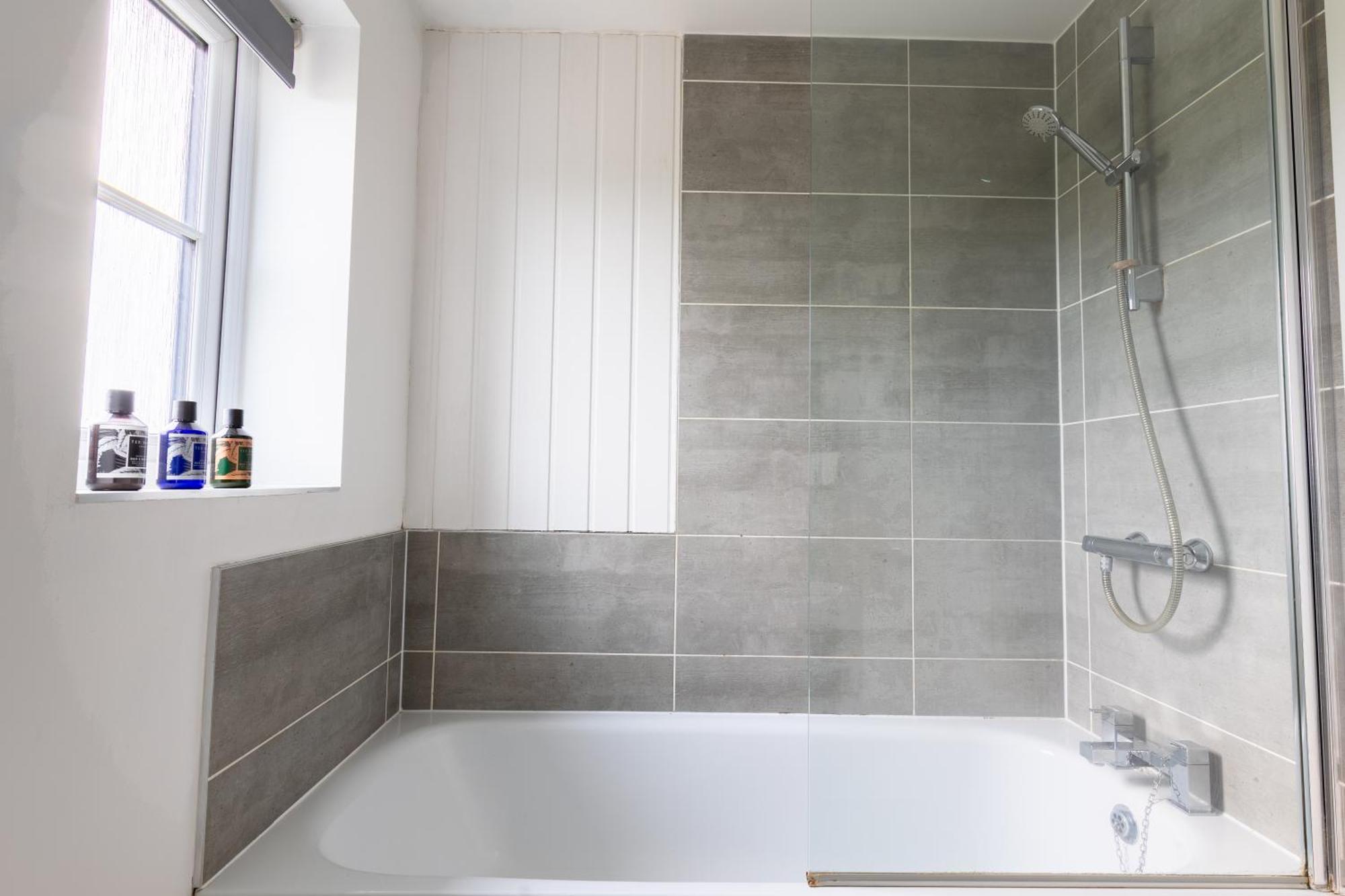 Spacious 4-Bedroom Home Near City Centre With Parking Nottingham Exterior photo