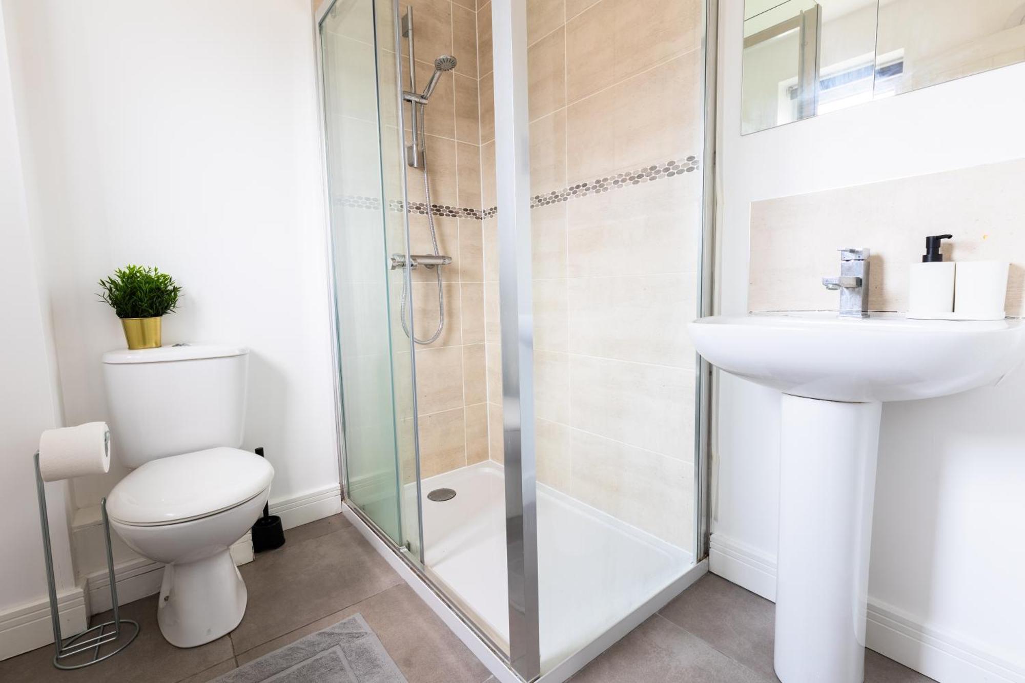 Spacious 4-Bedroom Home Near City Centre With Parking Nottingham Exterior photo